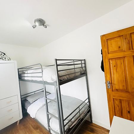 Beautiful Home In London With Easy Access To Central London Сътън Екстериор снимка