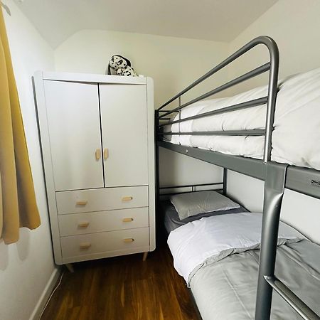 Beautiful Home In London With Easy Access To Central London Сътън Екстериор снимка