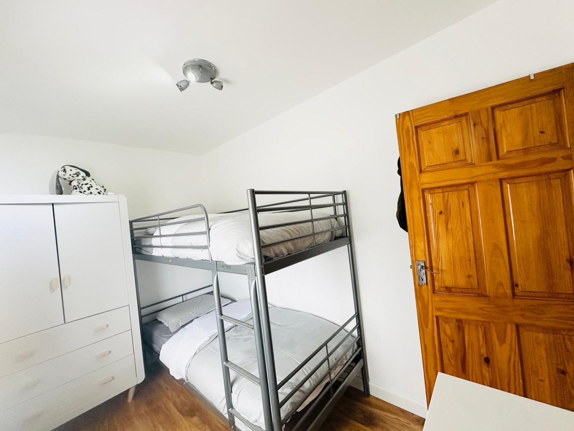 Beautiful Home In London With Easy Access To Central London Сътън Екстериор снимка