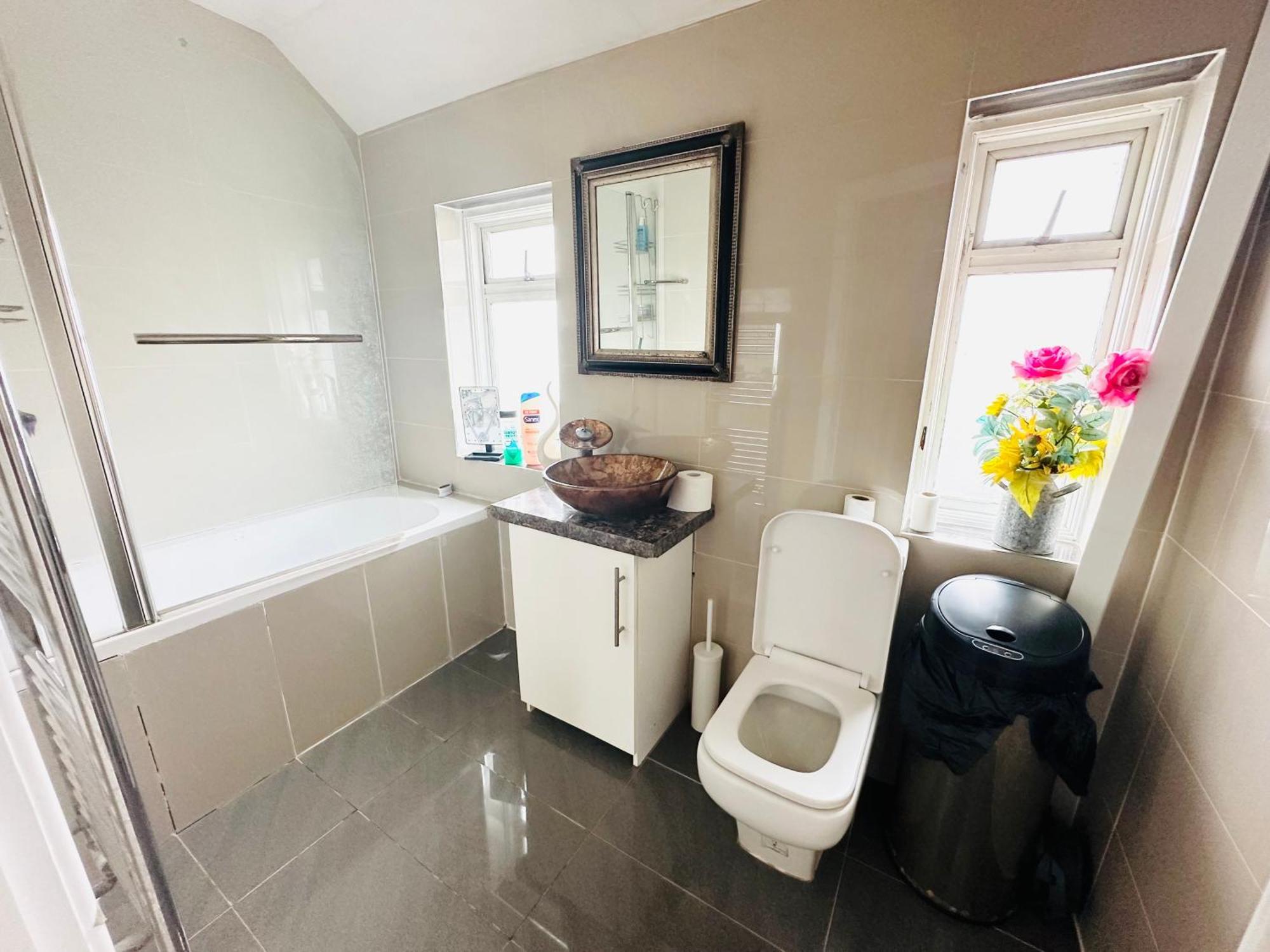 Beautiful Home In London With Easy Access To Central London Сътън Екстериор снимка