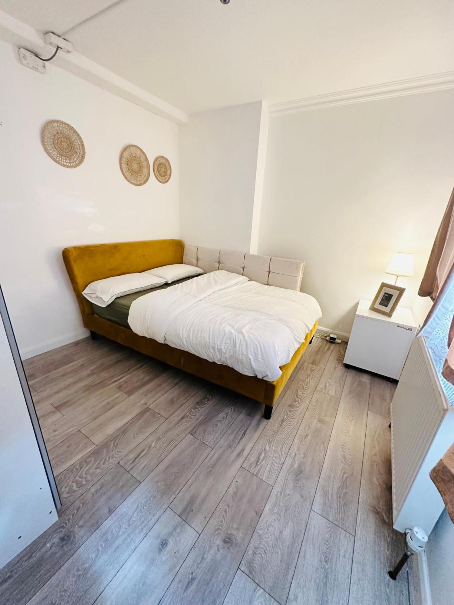 Beautiful Home In London With Easy Access To Central London Сътън Екстериор снимка