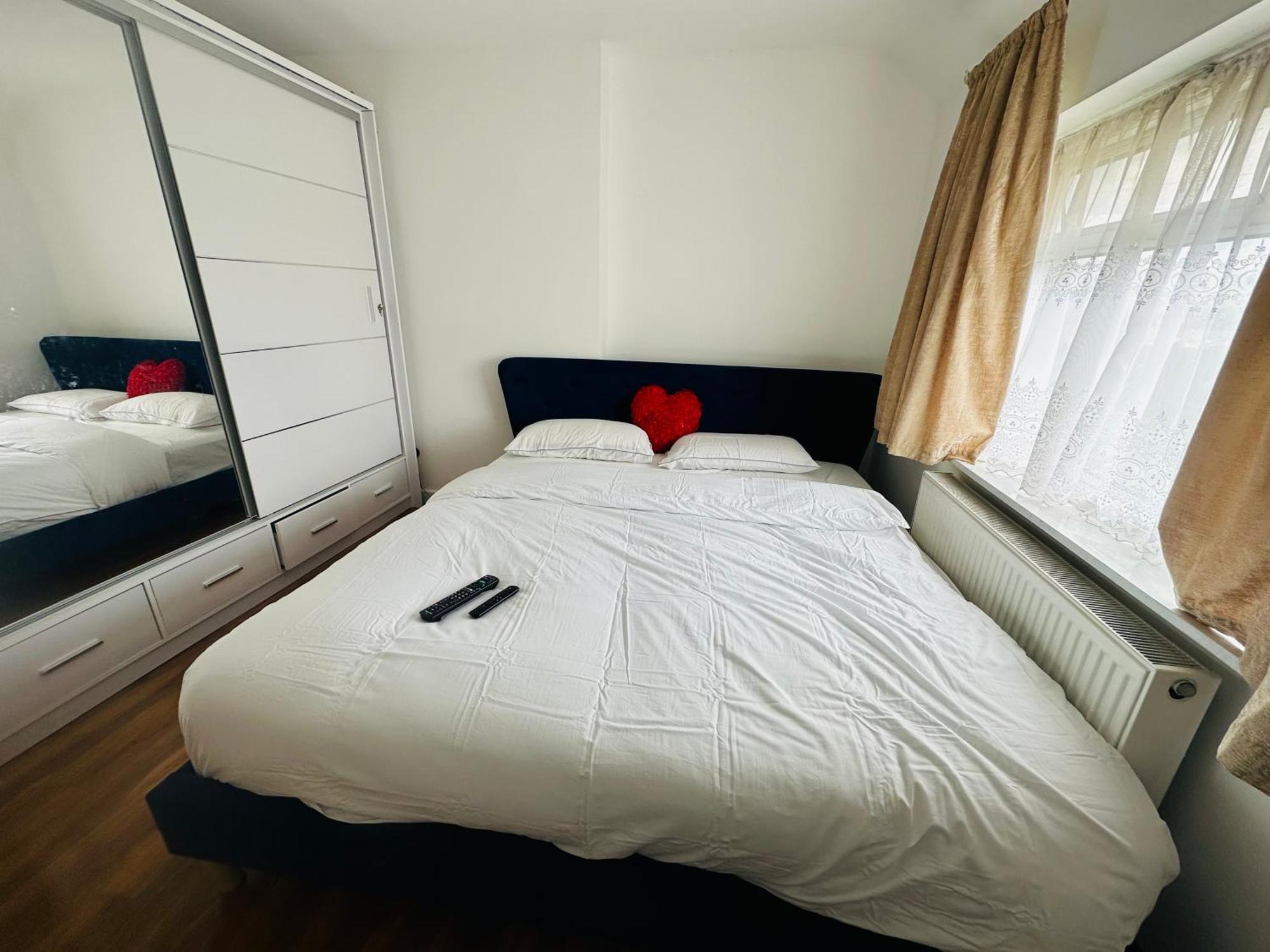 Beautiful Home In London With Easy Access To Central London Сътън Екстериор снимка