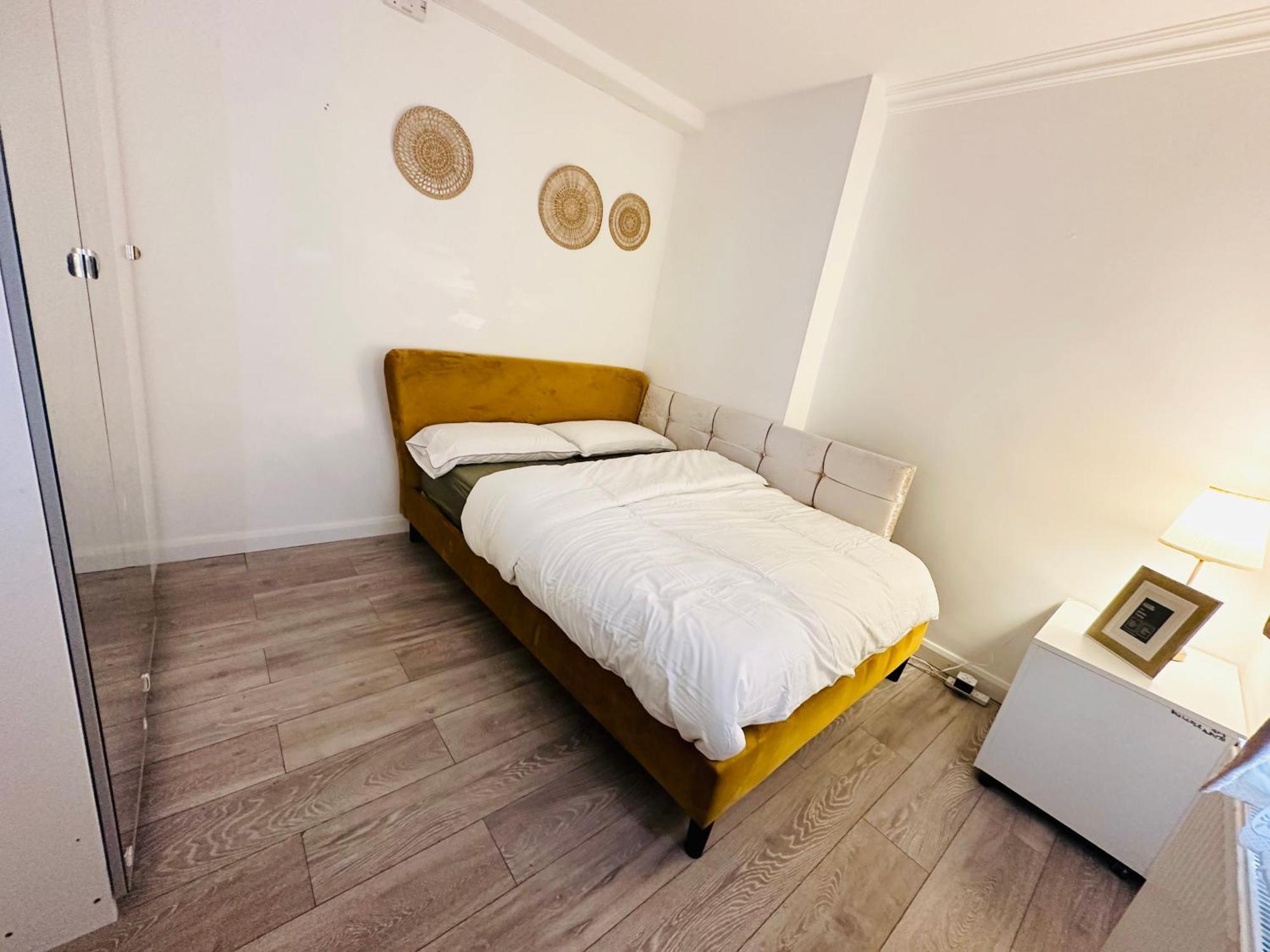Beautiful Home In London With Easy Access To Central London Сътън Екстериор снимка