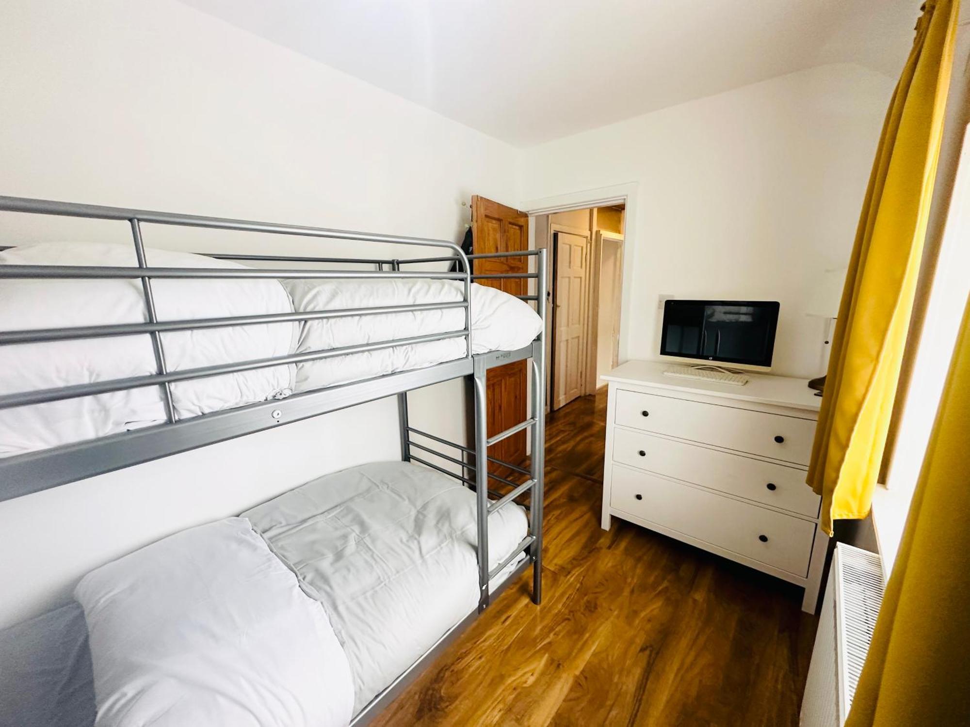 Beautiful Home In London With Easy Access To Central London Сътън Екстериор снимка