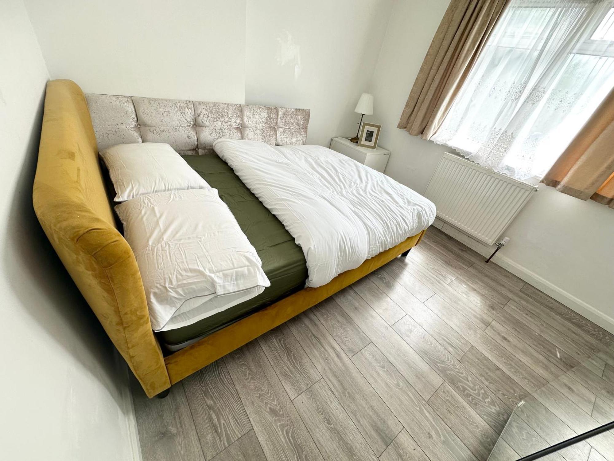 Beautiful Home In London With Easy Access To Central London Сътън Екстериор снимка