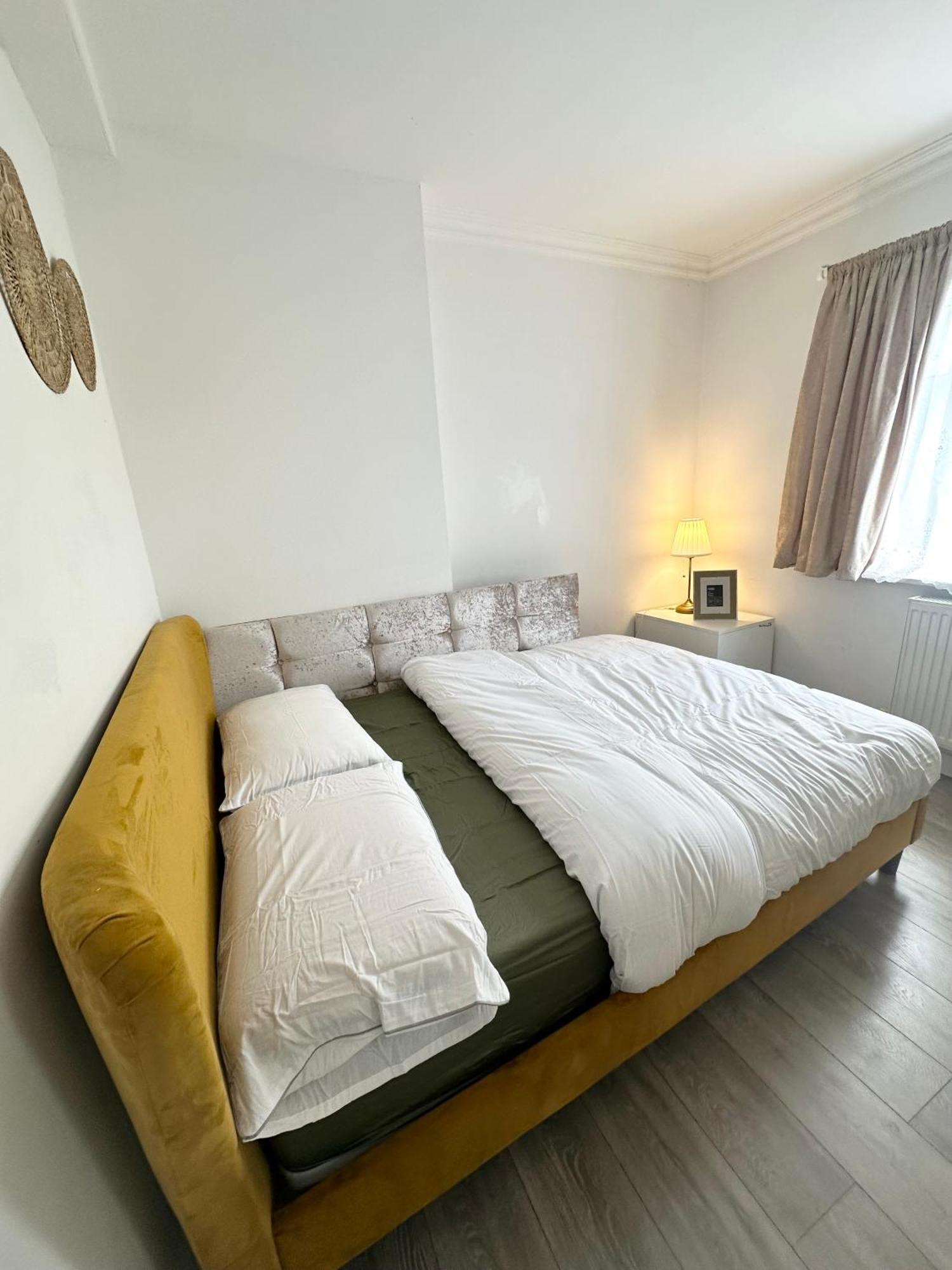 Beautiful Home In London With Easy Access To Central London Сътън Екстериор снимка