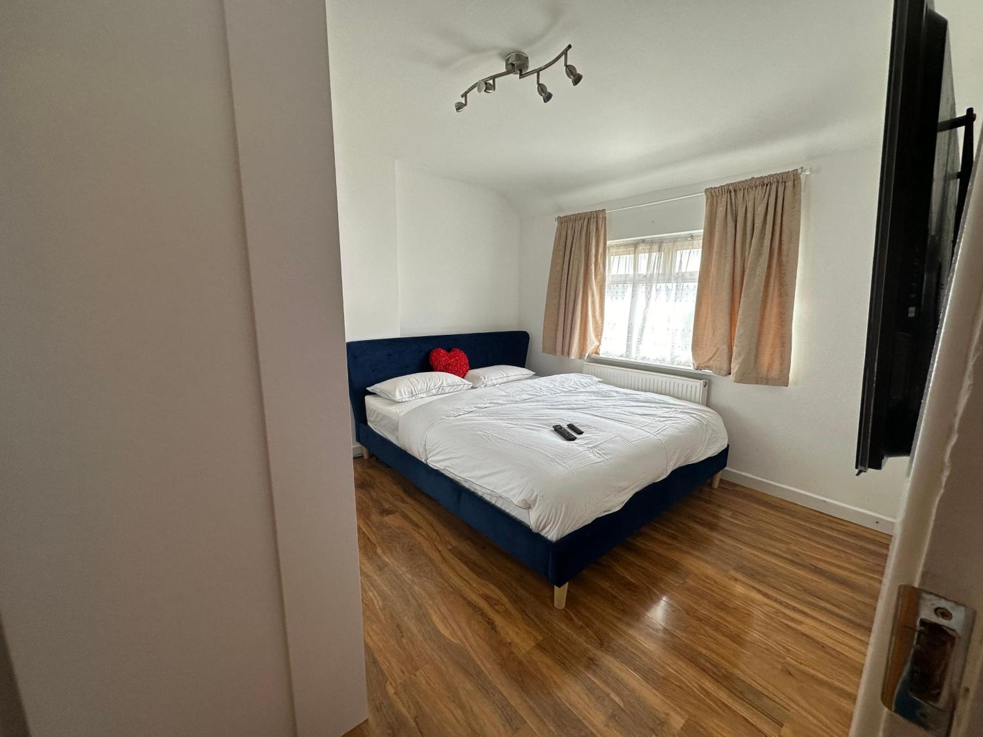 Beautiful Home In London With Easy Access To Central London Сътън Екстериор снимка