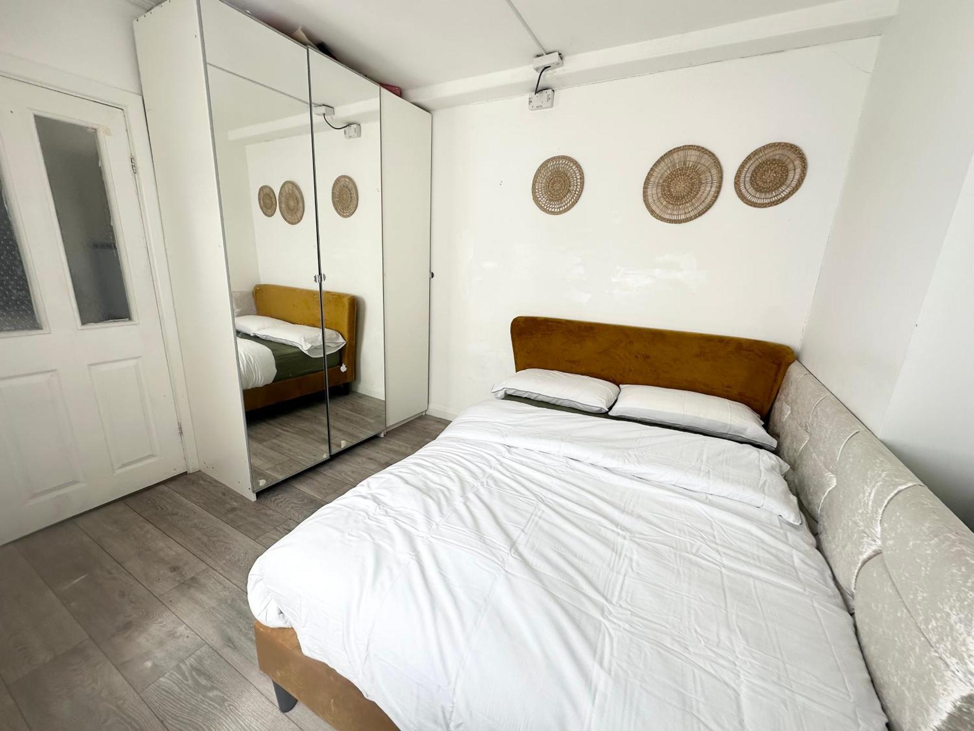 Beautiful Home In London With Easy Access To Central London Сътън Екстериор снимка