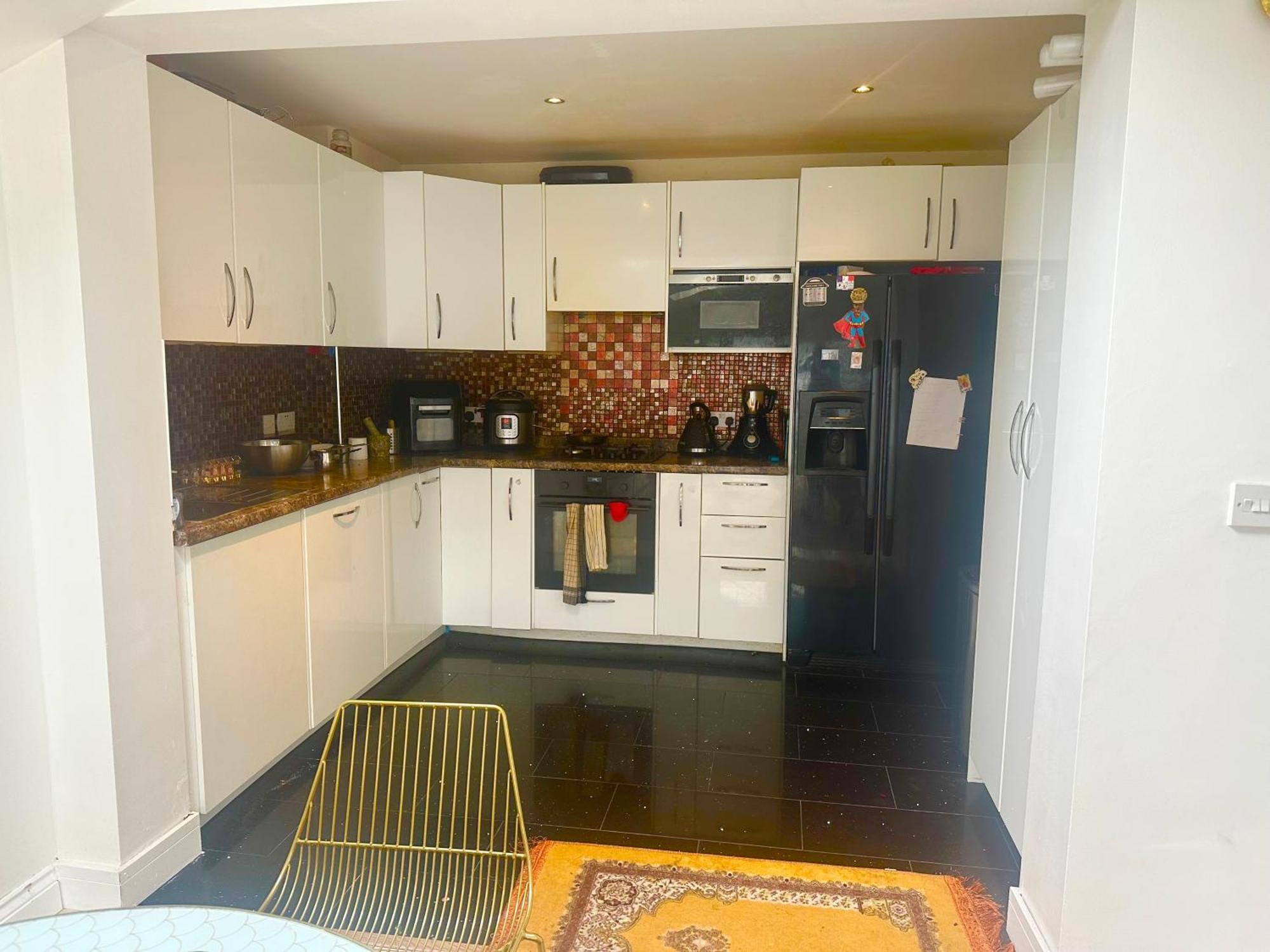 Beautiful Home In London With Easy Access To Central London Сътън Екстериор снимка