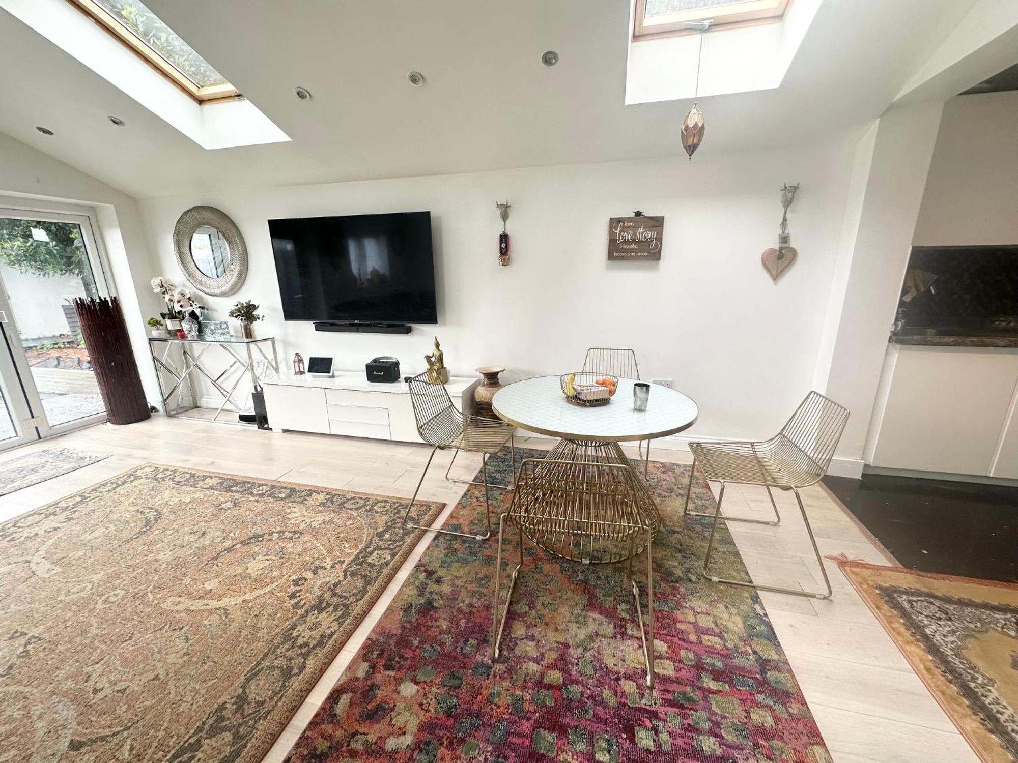Beautiful Home In London With Easy Access To Central London Сътън Екстериор снимка