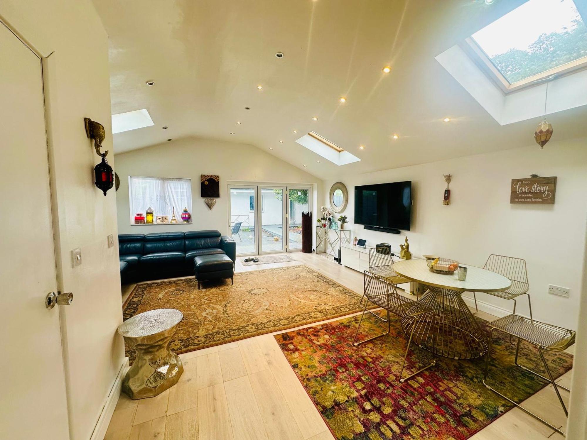 Beautiful Home In London With Easy Access To Central London Сътън Екстериор снимка