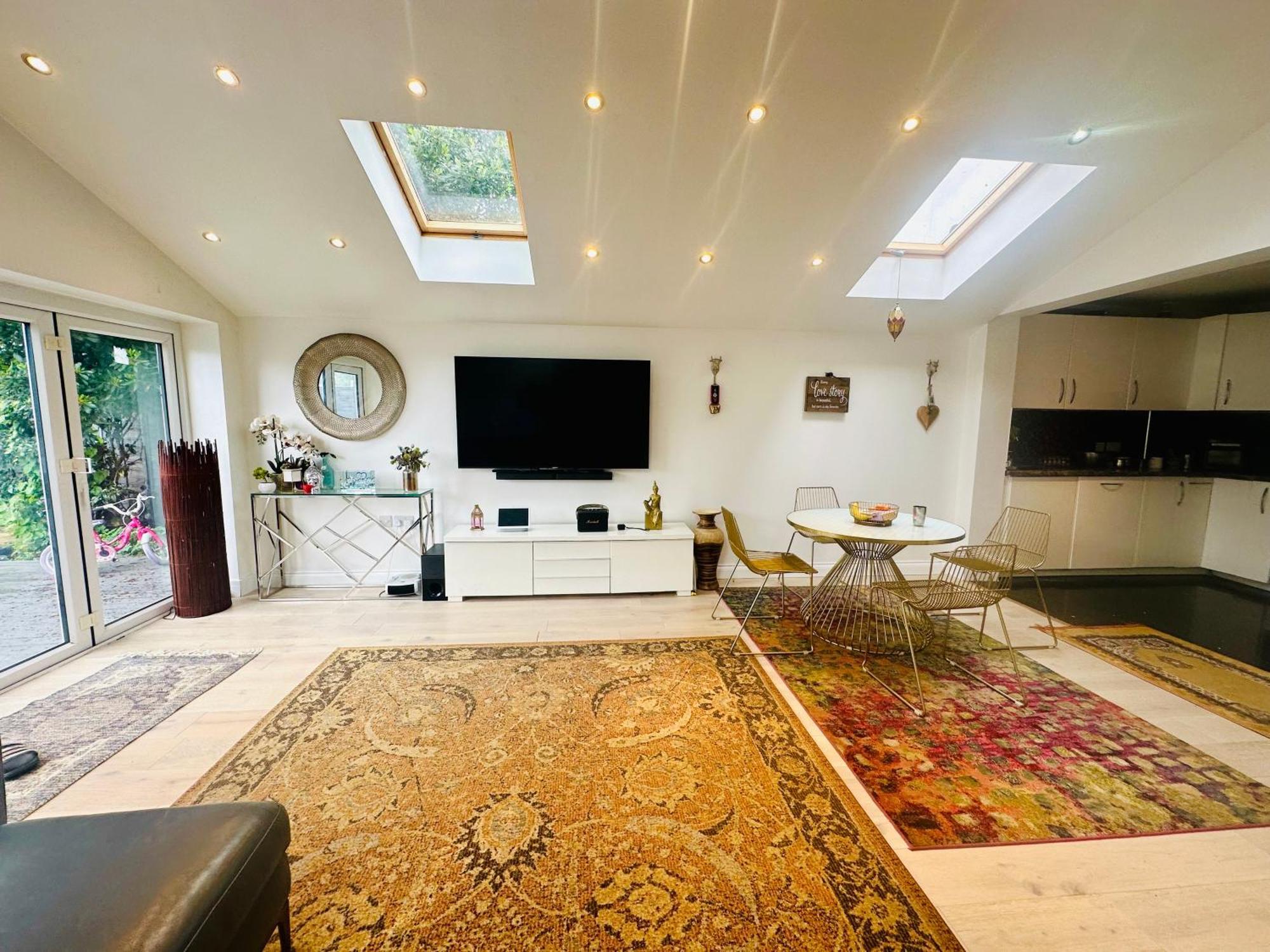 Beautiful Home In London With Easy Access To Central London Сътън Екстериор снимка