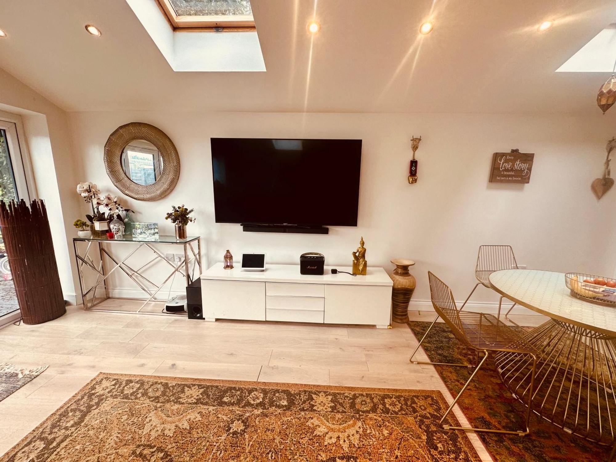 Beautiful Home In London With Easy Access To Central London Сътън Екстериор снимка