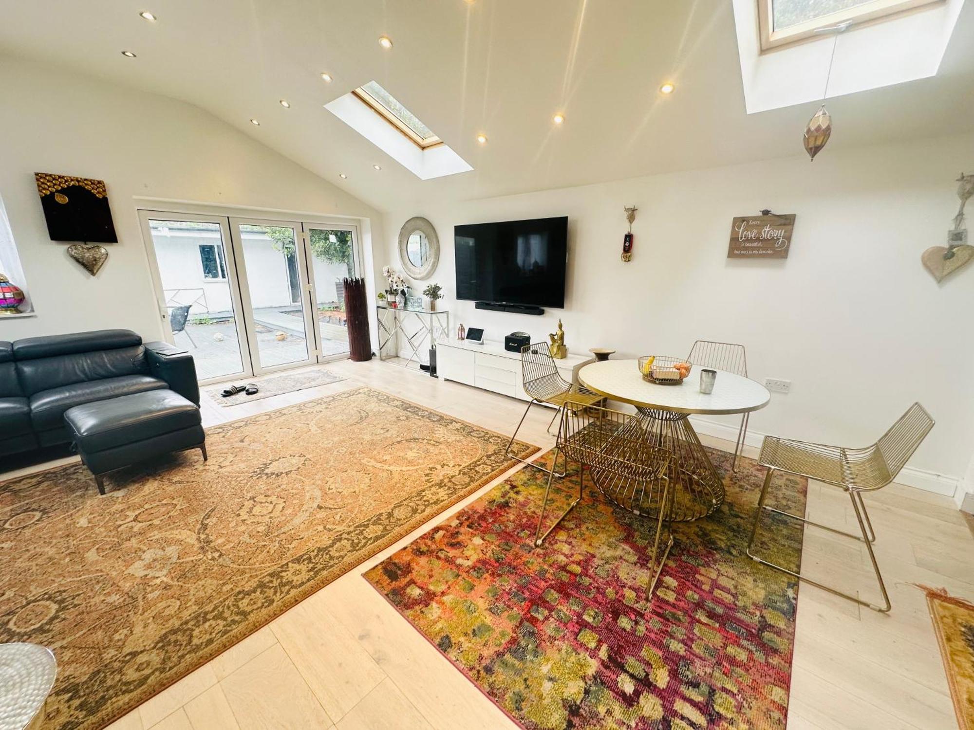 Beautiful Home In London With Easy Access To Central London Сътън Екстериор снимка